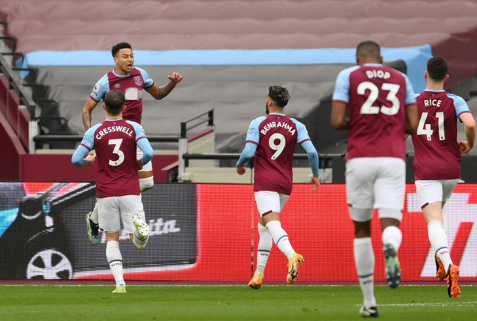 足球发展迎 足球发展迎